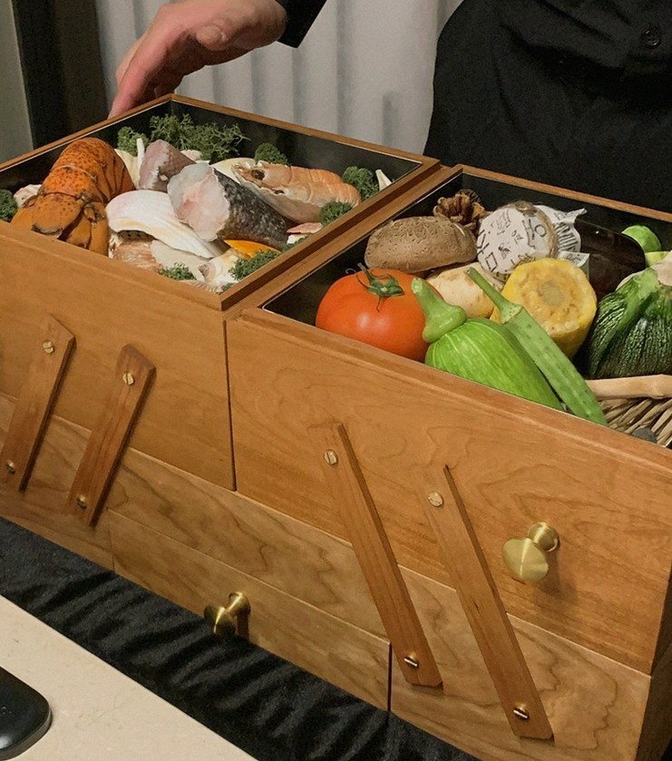 우아라 여의도점 · 여의도 룸식당 여의도 맛집 · 시그니처 한우 쇼잉 — 진열함에 담긴 마블링 한우와 캐비아