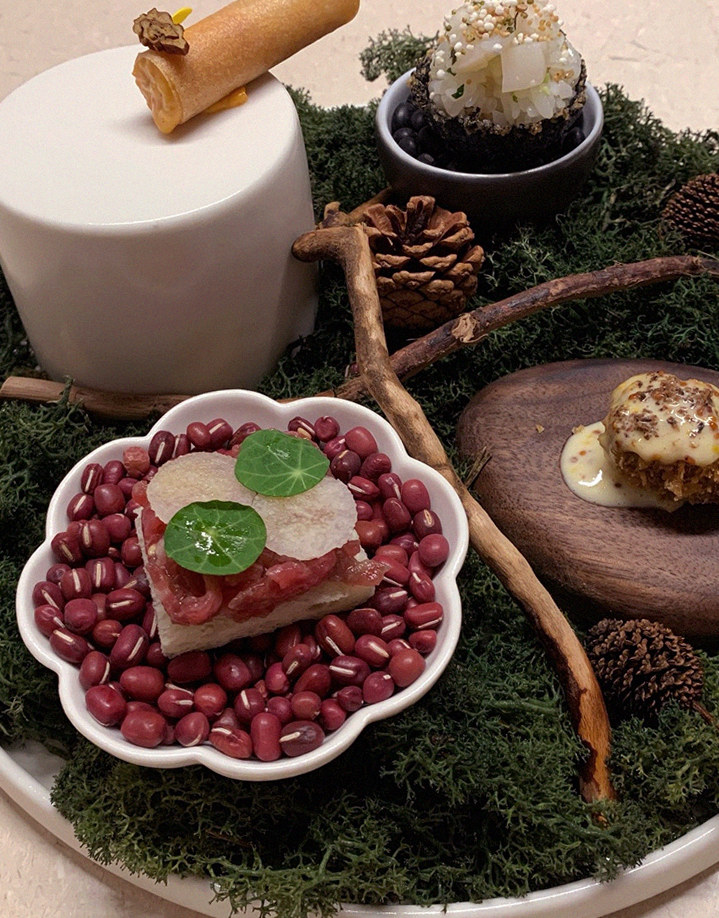 우아라 여의도점 · 여의도 룸식당 여의도 맛집 · 시그니처 한우 쇼잉 — 진열함에 담긴 마블링 한우와 캐비아