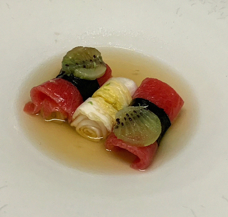 우아라 여의도점 · 여의도 룸식당 여의도 맛집 · 한 접시씩 정성껏 플레이팅된 한우 코스 요리