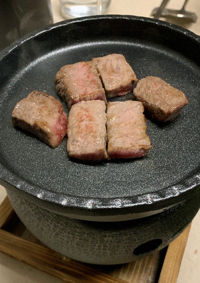 우아라 여의도점 · 여의도 룸식당 여의도 맛집 · 비장탄 그릴 위에서 익어가는 한우