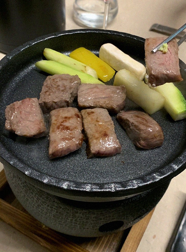 우아라 여의도점 · 여의도 룸식당 여의도 맛집 · 비장탄 그릴 위에서 익어가는 한우