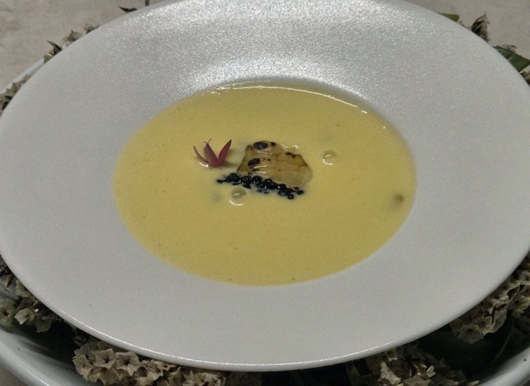 우아라 여의도점 · 여의도 룸식당 여의도 맛집 · 한 접시씩 정성껏 플레이팅된 한우 코스 요리
