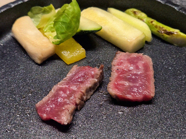 우아라 여의도점 · 여의도 룸식당 여의도 맛집 · 신선한 한우 육회