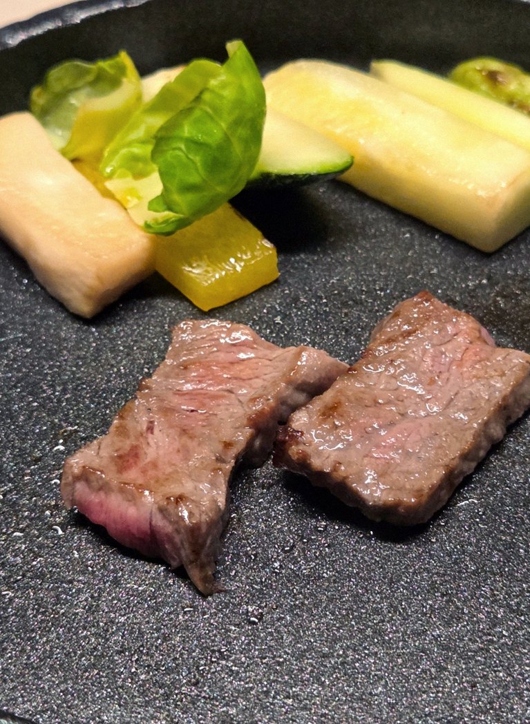 우아라 여의도점 · 여의도 룸식당 여의도 맛집 · 신선한 한우 육회