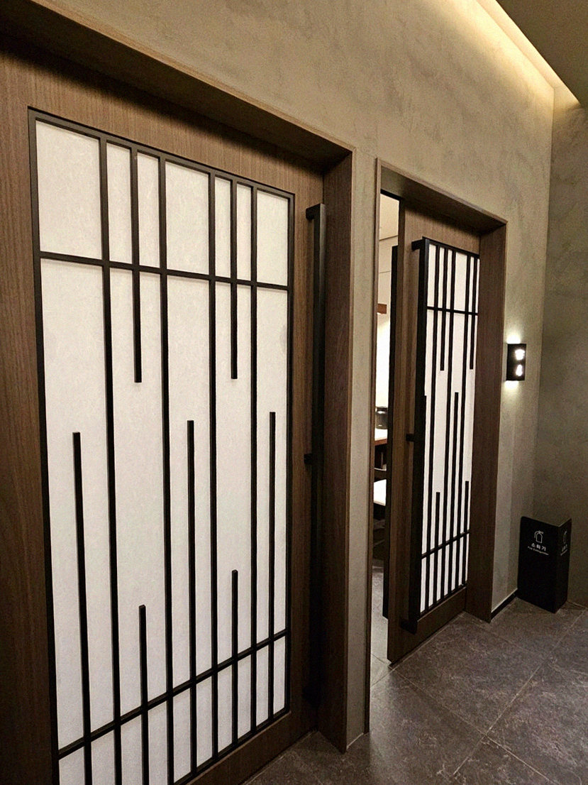 WOOARA Yeouido · 店舗入口と案内