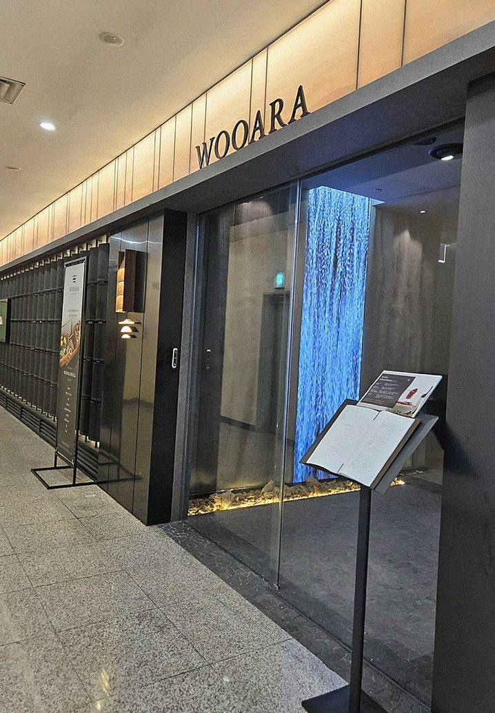 WOOARA Yeouido · 店舗入口と案内