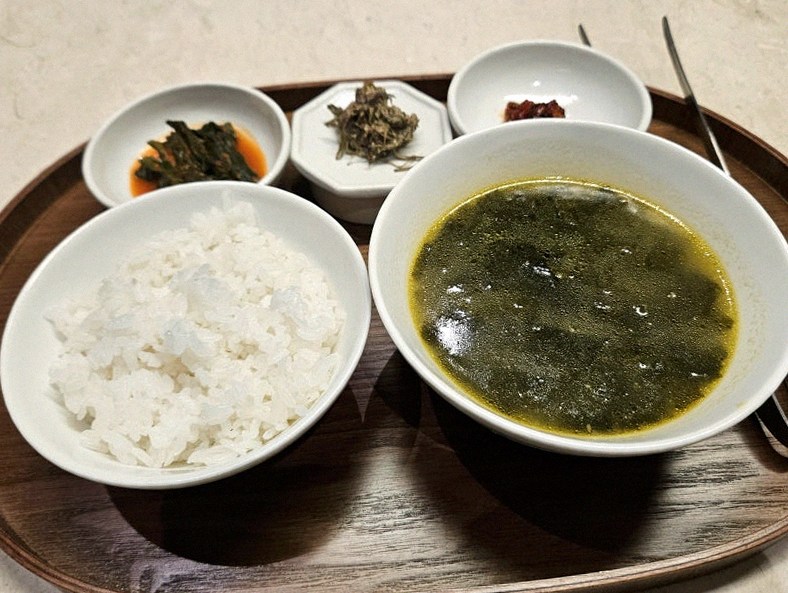 WOOARA Yeouido · 彩り豊かなおかず(バンチャン)
