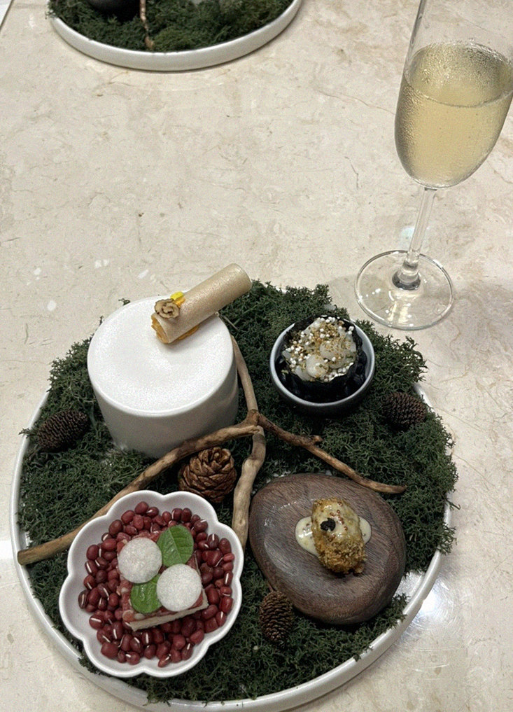 WOOARA Yeouido · the signature Hanwoo showing — marbled beef cuts and caviar presented in a display chest