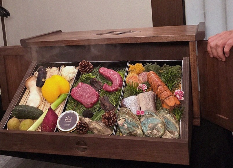 우하나 종각역점 · 종각 맛집 한우오마카세 · 시그니처 한우 쇼잉 — 진열함에 담긴 마블링 한우와 캐비아