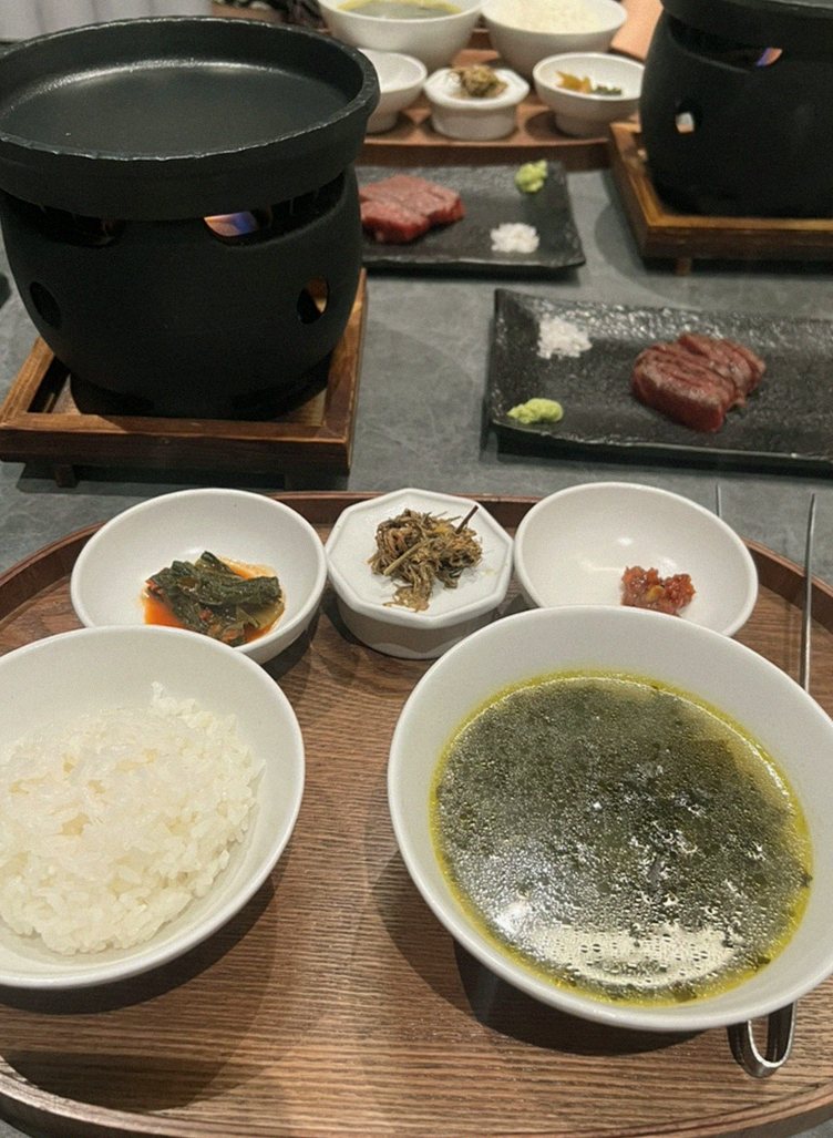 WOOHANA Jonggak · 彩り豊かなおかず(バンチャン)