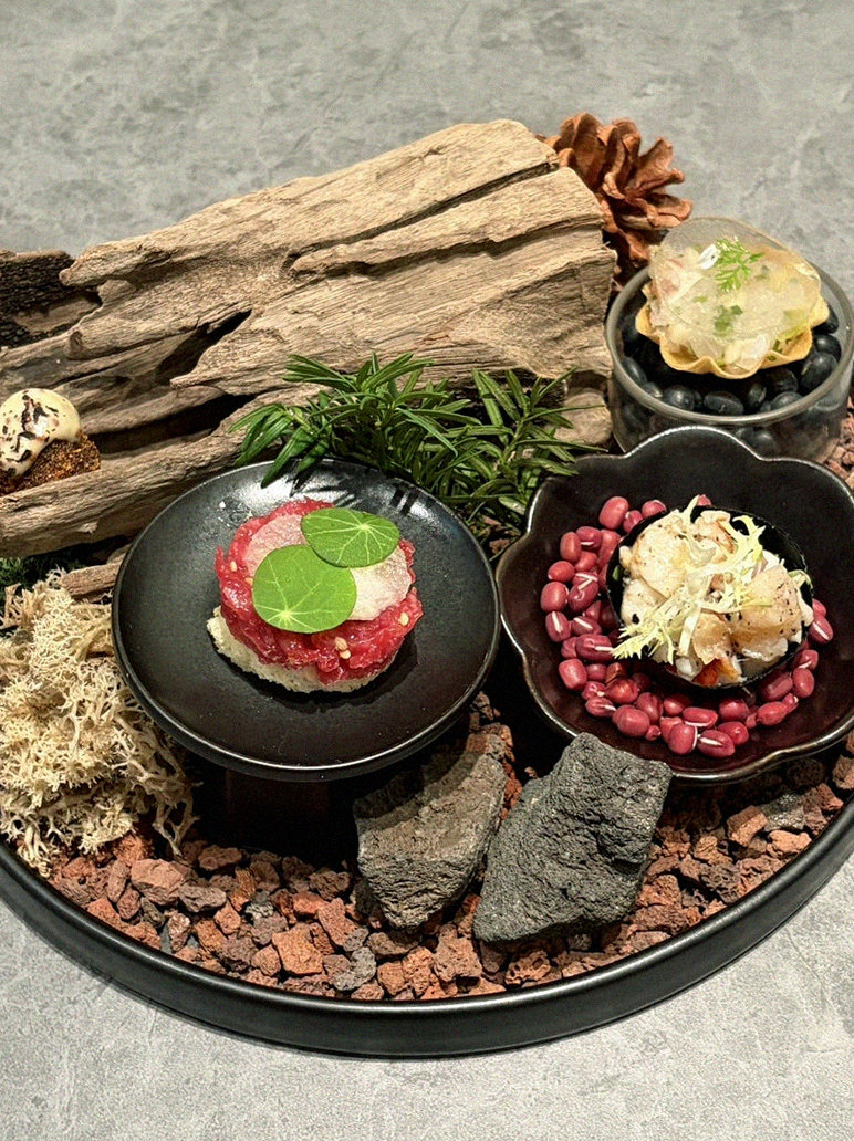 우하나 종각역점 · 광화문 맛집 종각 맛집 · 시그니처 한우 쇼잉 — 진열함에 담긴 마블링 한우와 캐비아