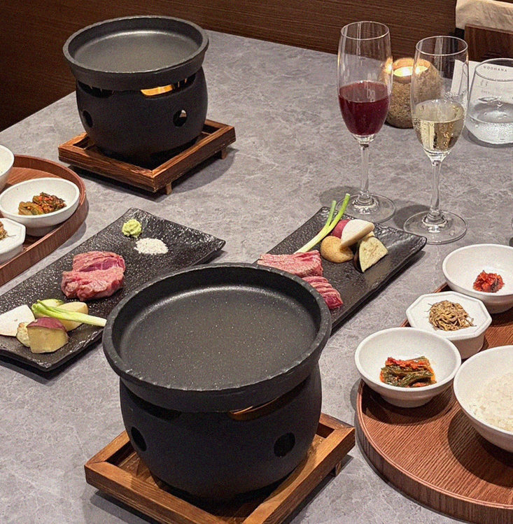 우하나 종각역점 · 광화문 맛집 종각 맛집 · 시그니처 한우 쇼잉 — 진열함에 담긴 마블링 한우와 캐비아