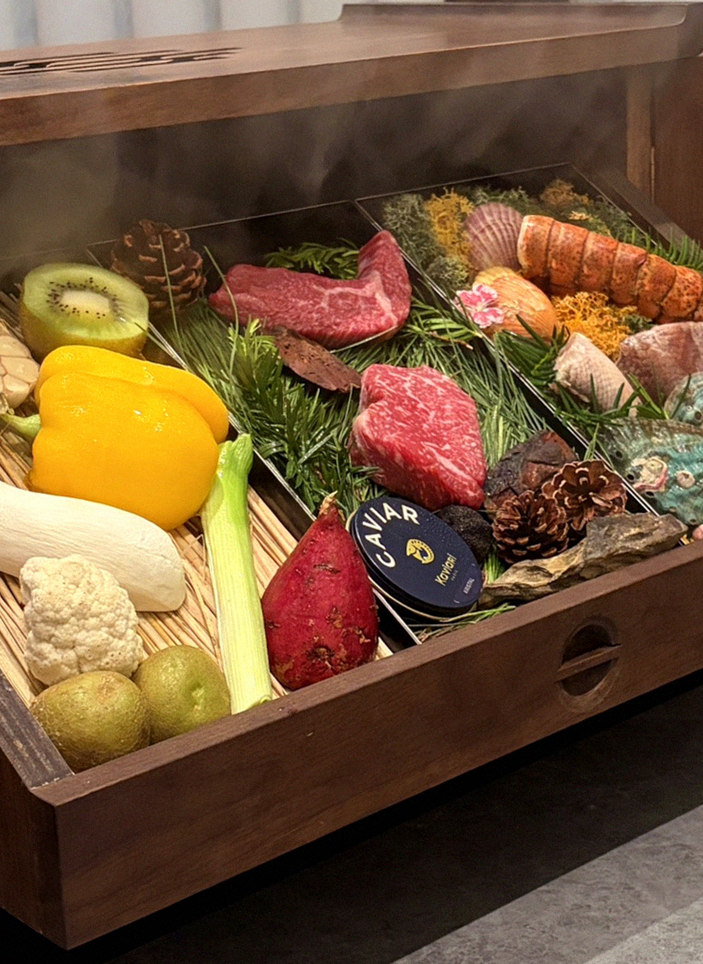 우하나 종각역점 · 광화문 맛집 종각 맛집 · 시그니처 한우 쇼잉 — 진열함에 담긴 마블링 한우와 캐비아