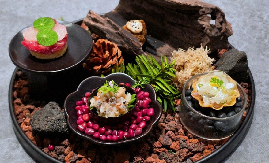 WOOHANA Jonggak · fresh Hanwoo beef tartare (yukhoe)