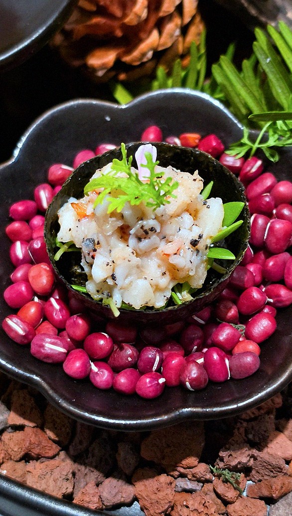 WOOHANA Jonggak · fresh Hanwoo beef tartare (yukhoe)