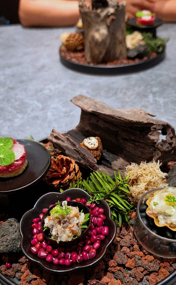 WOOHANA Jonggak · fresh Hanwoo beef tartare (yukhoe)