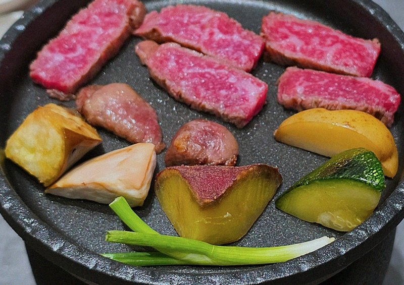 WOOHANA Jonggak · Hanwoo beef grilling over binchotan charcoal