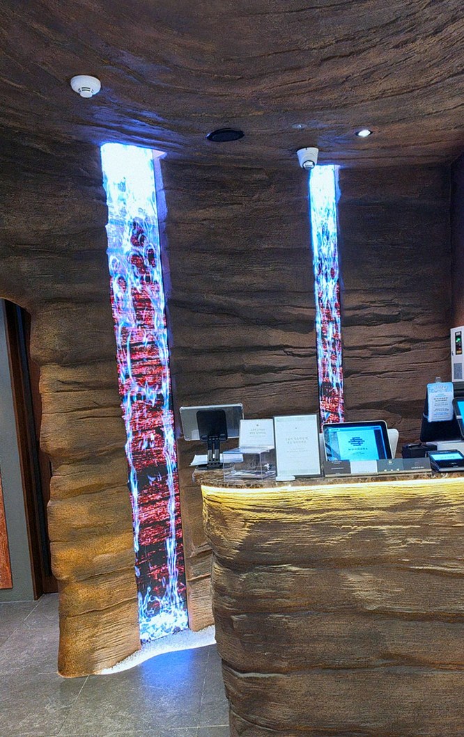 WOOHANA Jonggak · restaurant entrance and signage