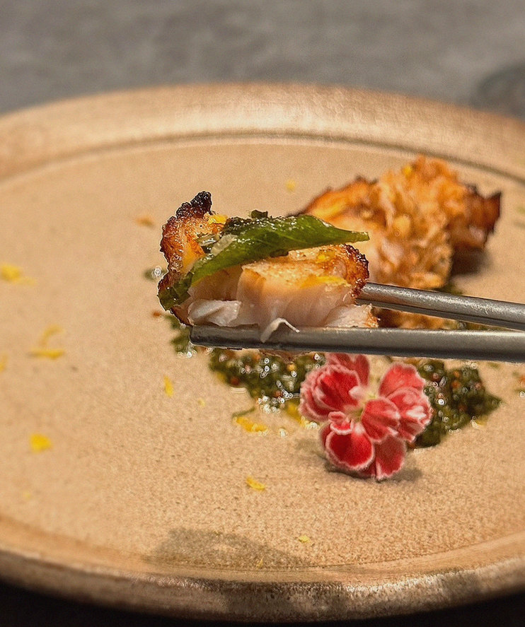WOOHANA Jonggak · seafood course served alongside the beef