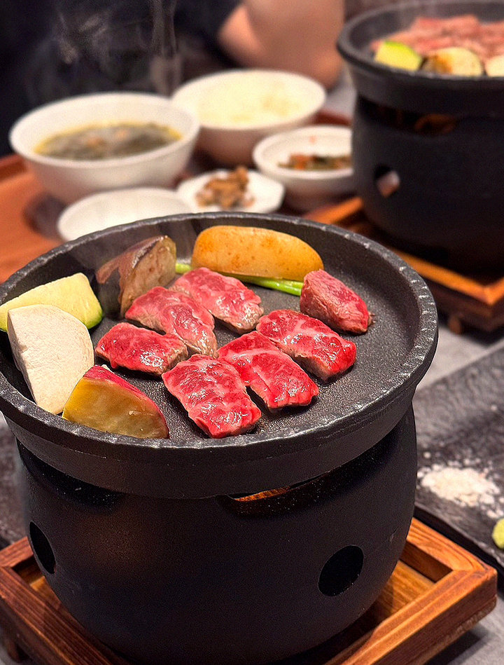 WOOHANA Jonggak · the signature Hanwoo showing — marbled beef cuts and caviar presented in a display chest