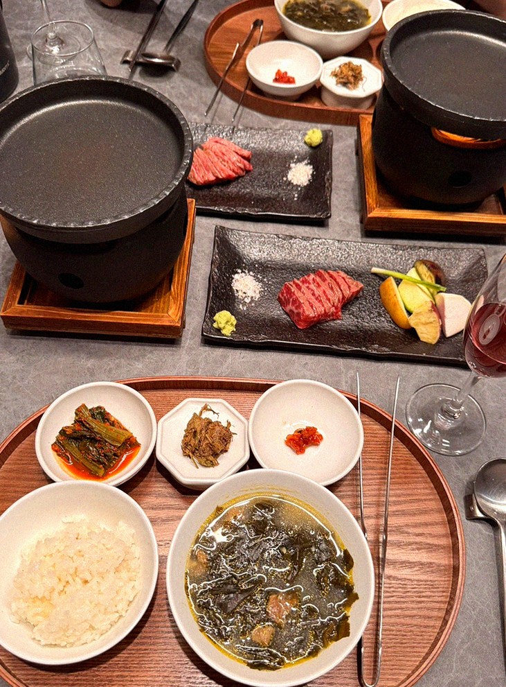 WOOHANA Jonggak · assorted Korean side dishes (banchan)