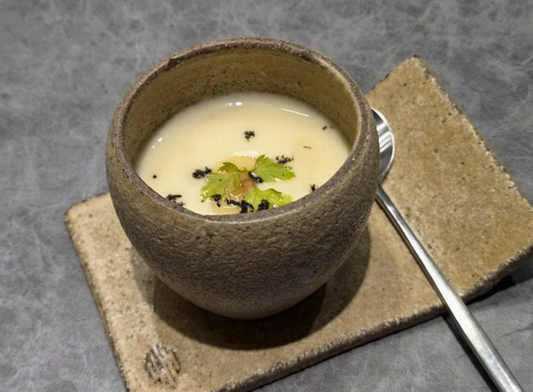 WOOHANA Jonggak · a warm soup to finish the course