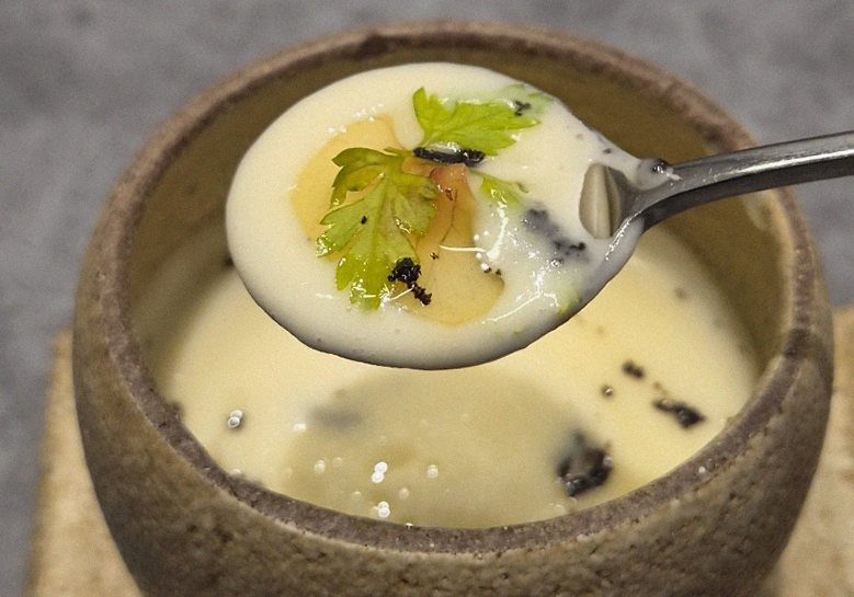 WOOHANA Jonggak · a warm soup to finish the course