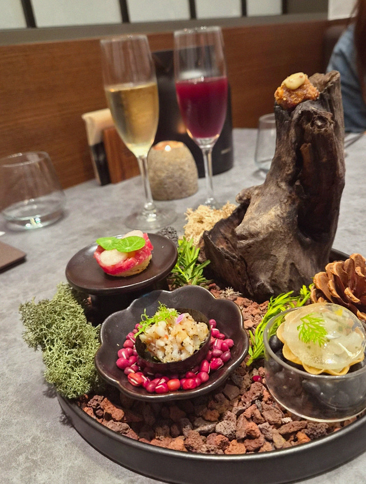 WOOHANA Jonggak · fresh Hanwoo beef tartare (yukhoe)