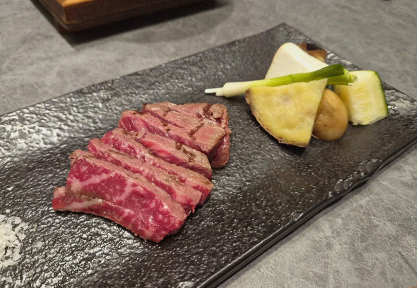 WOOHANA Jonggak · fresh Hanwoo beef tartare (yukhoe)