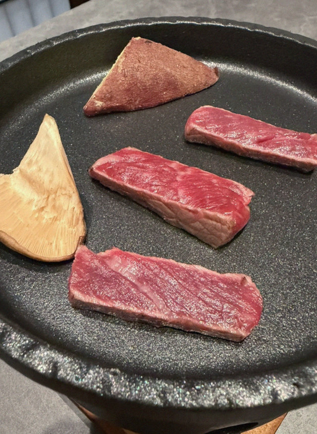 우하나 종각역점 · 광화문 맛집 한우오마카세 · 마블링이 살아있는 프리미엄 한우 쇼잉