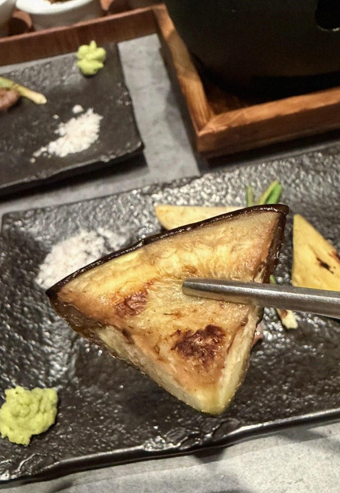 우하나 종각역점 · 광화문 맛집 한우오마카세 · 한 접시씩 정성껏 플레이팅된 한우 코스 요리