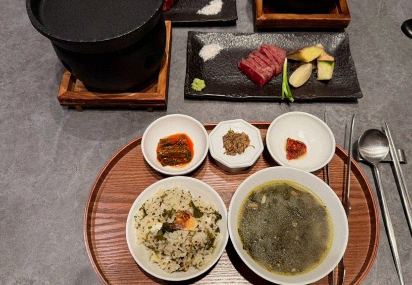 우하나 종각역점 · 광화문 맛집 한우오마카세 · 시그니처 한우 쇼잉 — 진열함에 담긴 마블링 한우와 캐비아