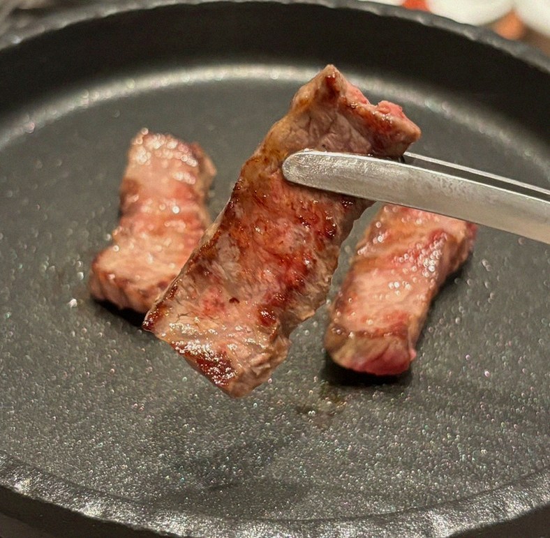 우하나 종각역점 · 종각 맛집 광화문 맛집 · 비장탄 그릴 위에서 익어가는 한우