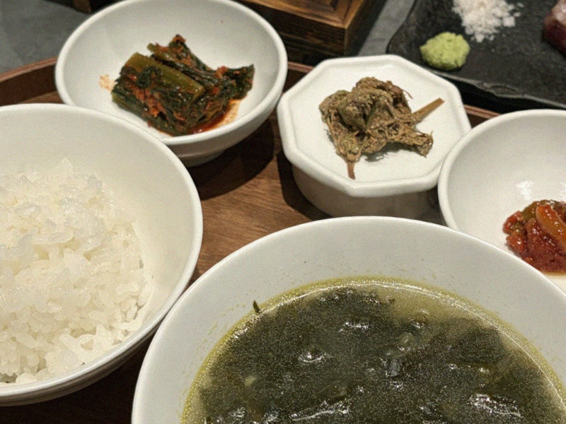 WOOHANA Yeouido · 彩り豊かなおかず(バンチャン)