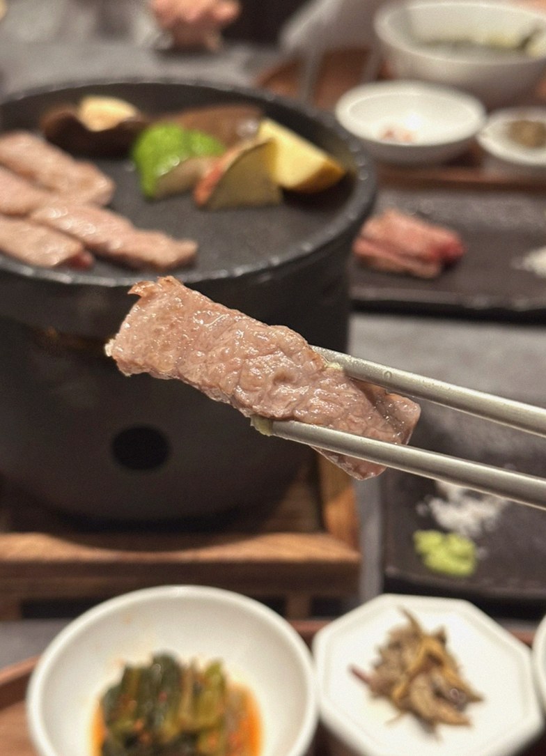 우하나 여의도점 · 여의도 룸식당 여의도 맛집 · 마블링이 살아있는 프리미엄 한우 쇼잉