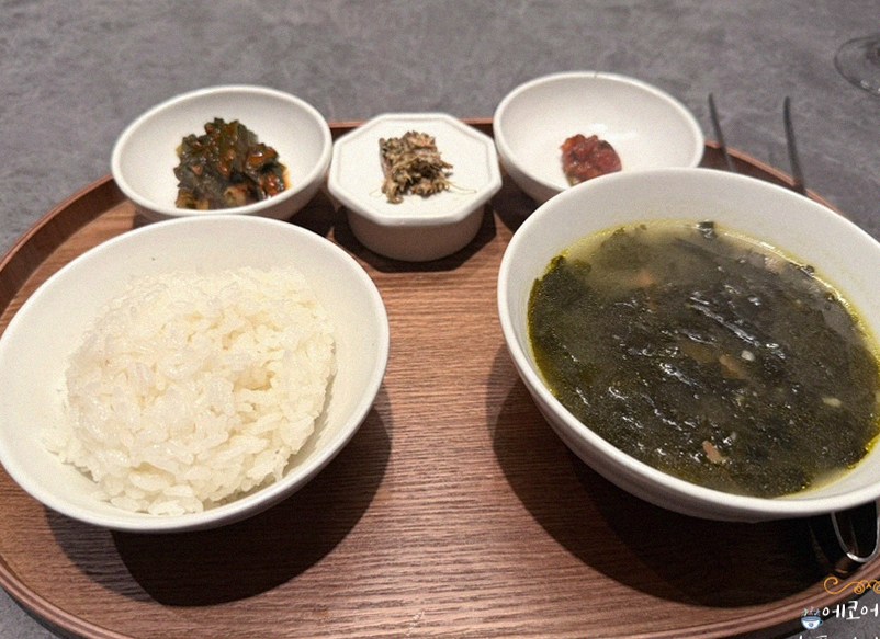 WOOHANA Yeouido · 精致的韩式小菜