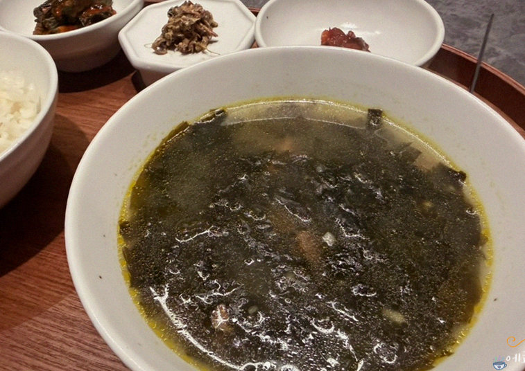 WOOHANA Yeouido · 收尾的热汤