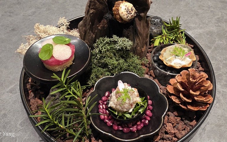 WOOHANA Yeouido · a plated course of Hanwoo beef