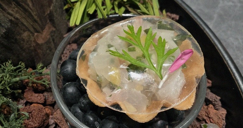 WOOHANA Yeouido · seafood course served alongside the beef
