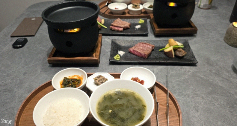 WOOHANA Yeouido · assorted Korean side dishes (banchan)
