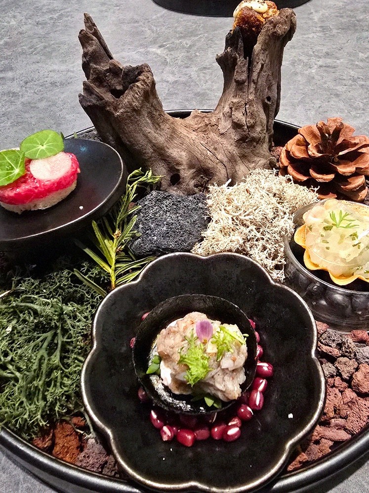 WOOHANA Yeouido · fresh Hanwoo beef tartare (yukhoe)
