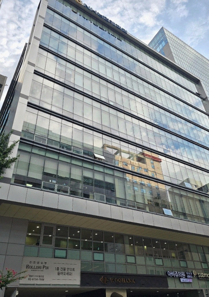 WOOHANA Yeouido · restaurant entrance and signage