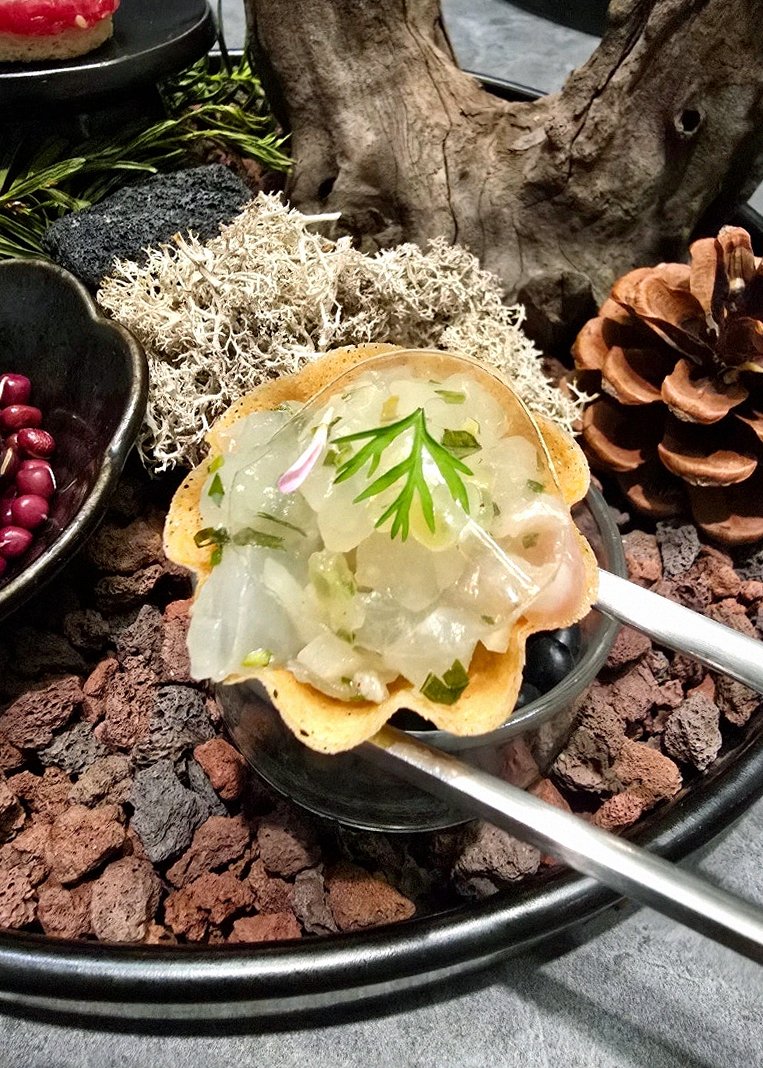 WOOHANA Yeouido · fresh Hanwoo beef tartare (yukhoe)