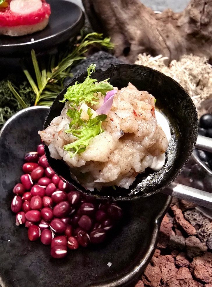 WOOHANA Yeouido · fresh Hanwoo beef tartare (yukhoe)