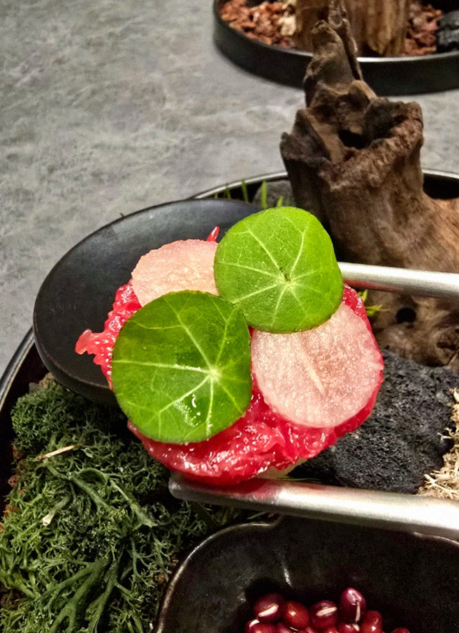 WOOHANA Yeouido · premium marbled Hanwoo beef presented before grilling