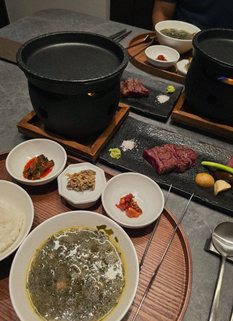 WOOHANA Yeouido · assorted Korean side dishes (banchan)