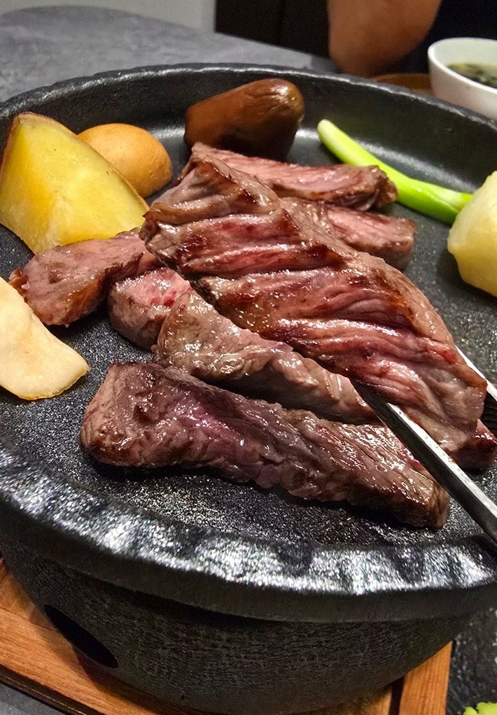 WOOHANA Yeouido · Hanwoo beef grilling over binchotan charcoal