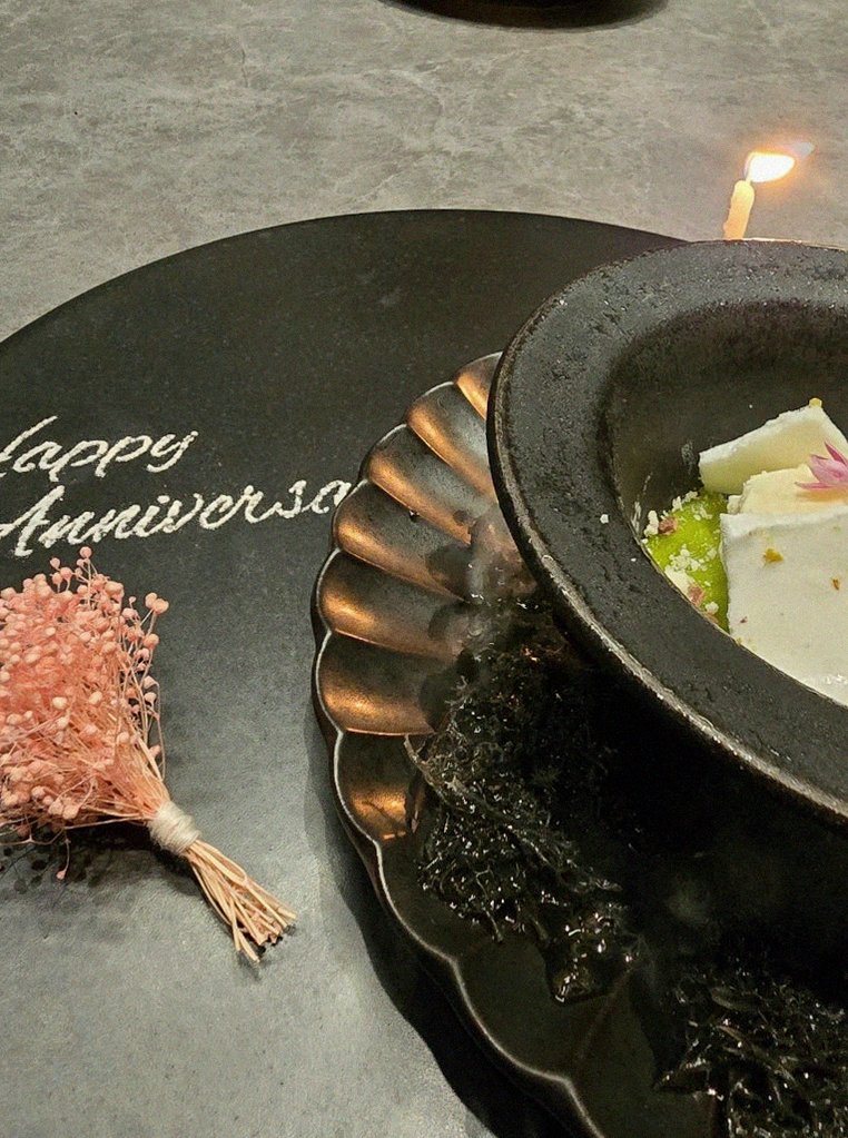 WOOHANA Yeouido · the signature Hanwoo showing — marbled beef cuts and caviar presented in a display chest