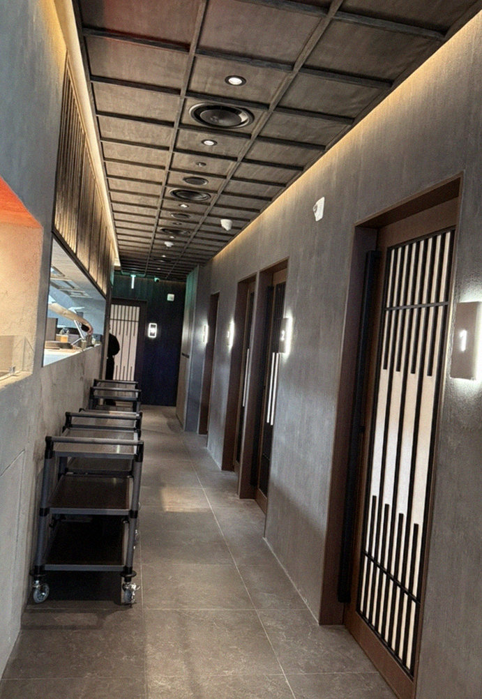 우하나 여의도점 · 여의도 룸식당 여의도 오마카세 · 매장 입구와 안내