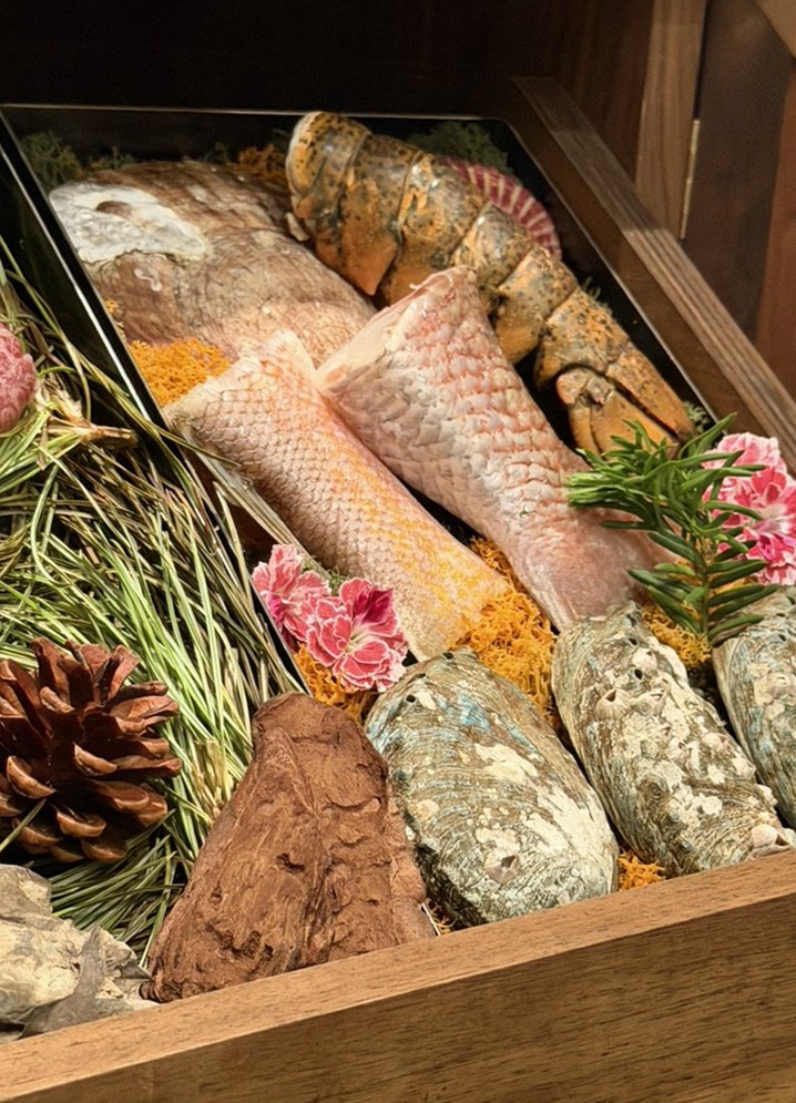 WOOHANA Yeouido · the signature Hanwoo showing — marbled beef cuts and caviar presented in a display chest